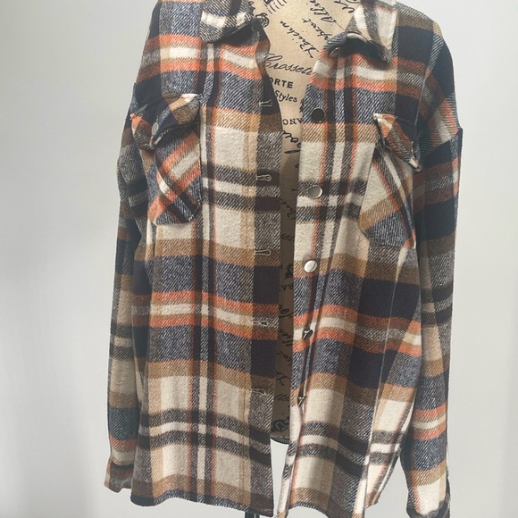 Cezele Jackets & Blazers - This plaid Shacket from Cezele is exactly what your Fall wardrobe needs!